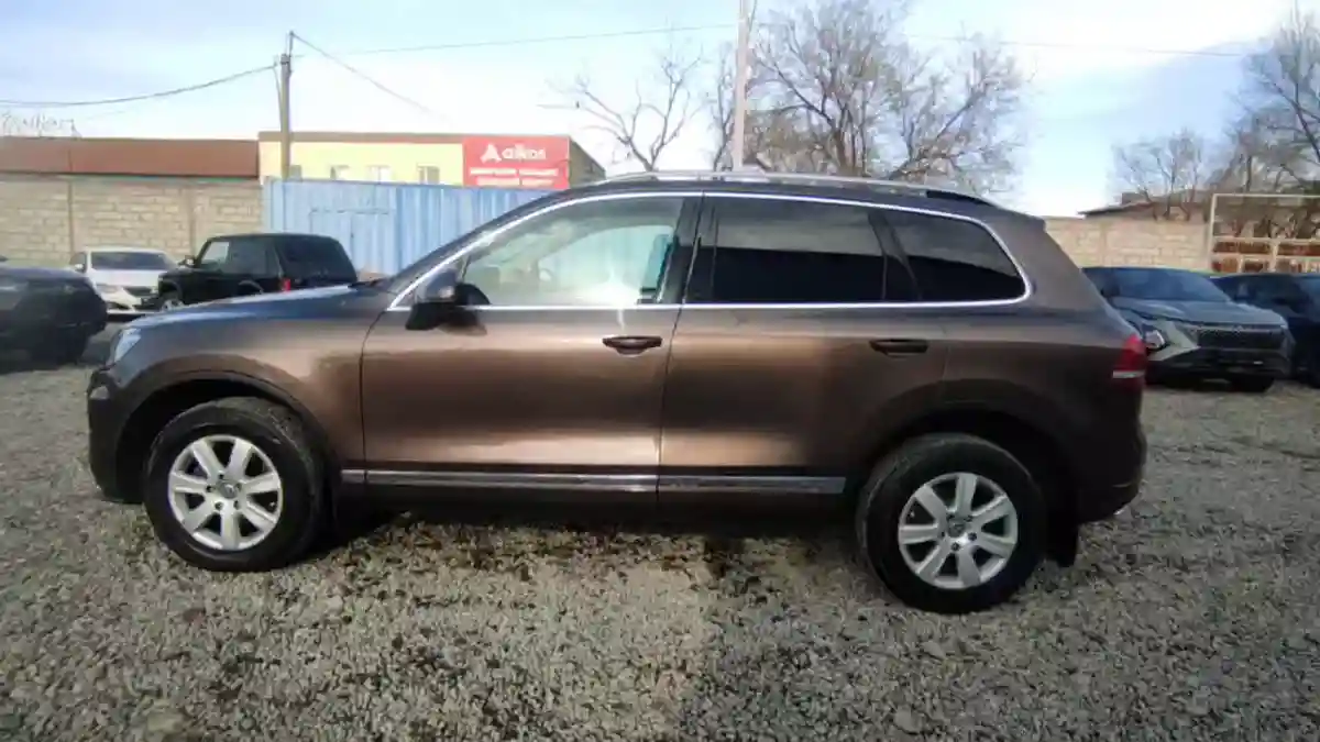 Volkswagen Touareg 2012 года за 9 600 000 тг. в Тараз