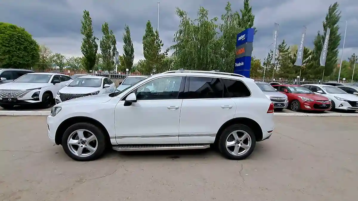 Volkswagen Touareg 2013 года за 12 017 000 тг. в Костанай