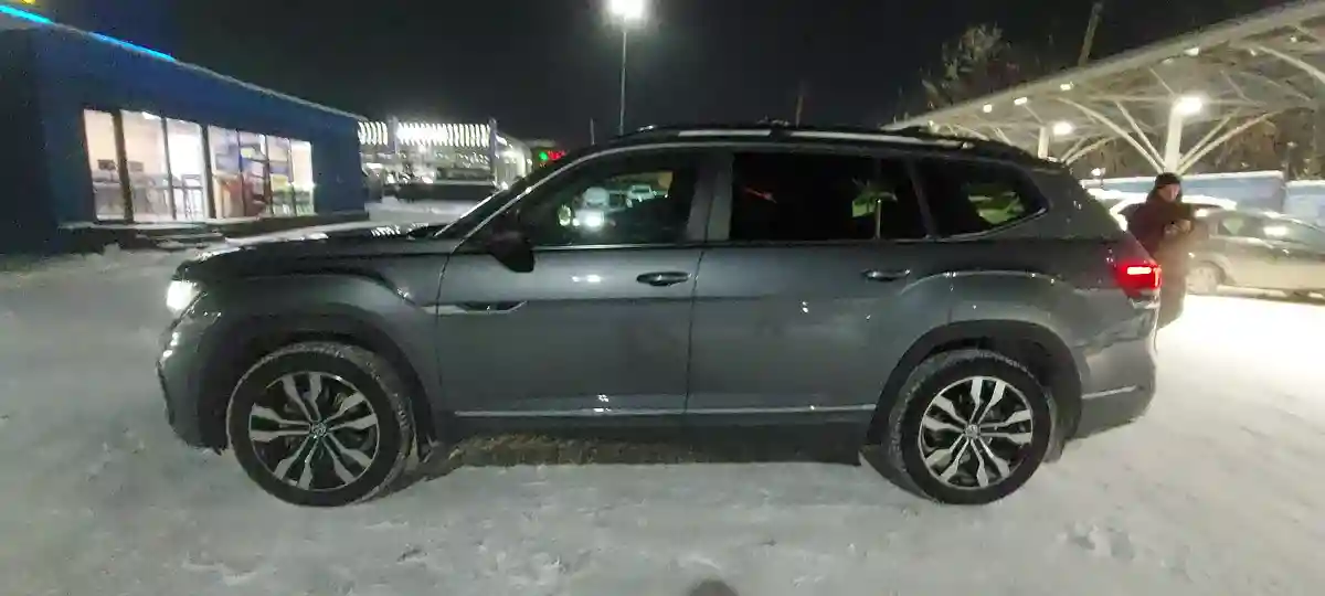 Volkswagen Teramont 2022 года за 25 000 000 тг. в Алматы