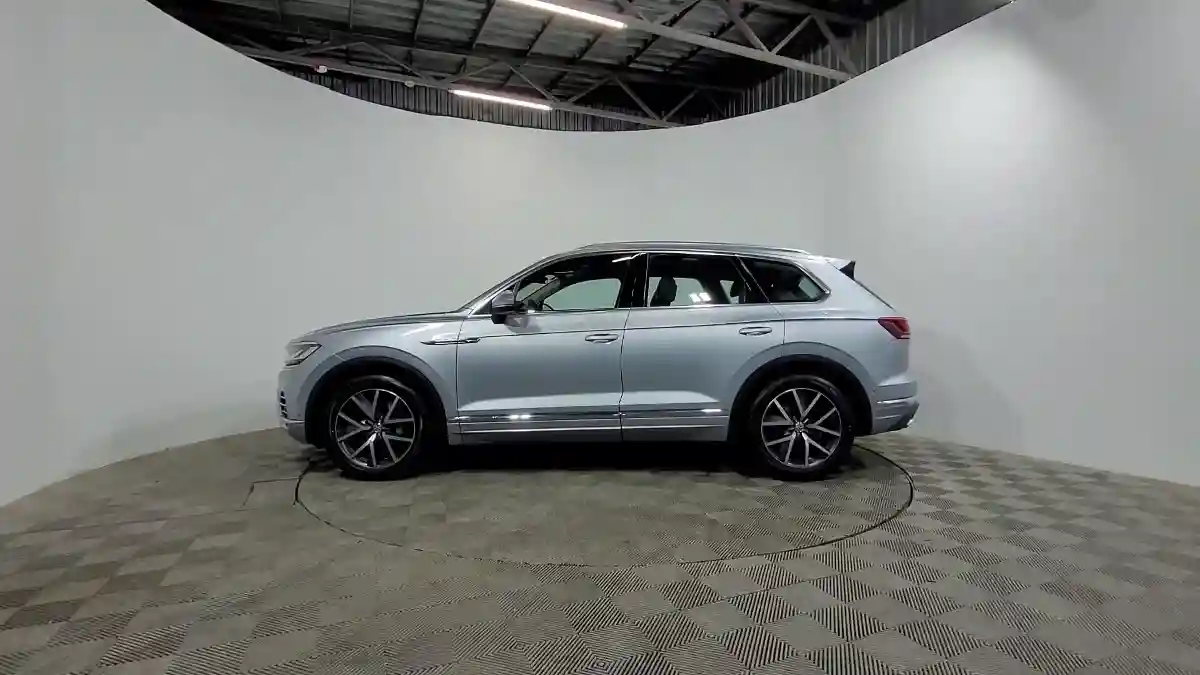 Volkswagen Touareg 2018 года за 19 990 000 тг. в Алматы