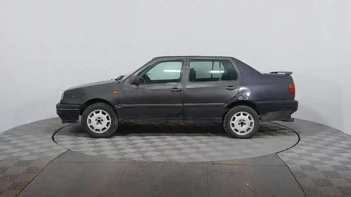 Volkswagen Vento 1992 года за 390 000 тг. в Астана
