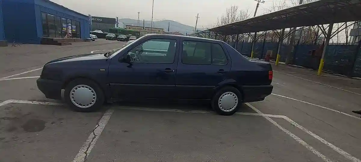 Volkswagen Vento 1992 года за 1 300 000 тг. в Алматы