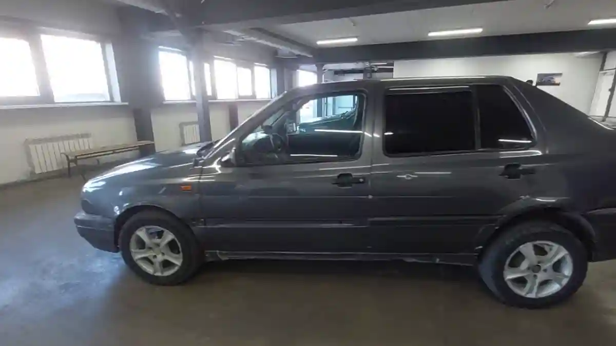 Volkswagen Vento 1992 года за 700 000 тг. в Астана