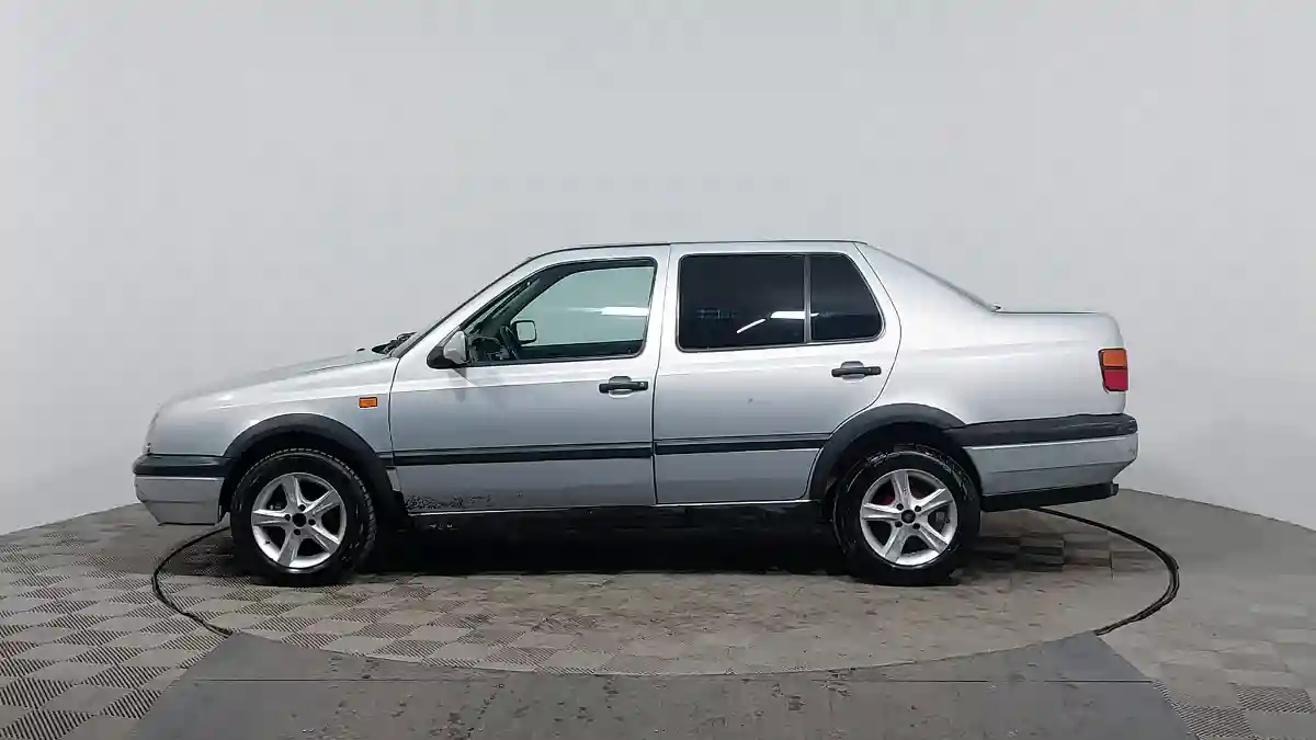 Volkswagen Vento 1992 года за 1 000 000 тг. в Астана