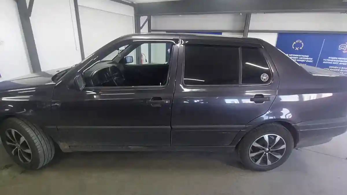 Volkswagen Vento 1993 года за 1 200 000 тг. в Астана
