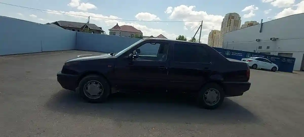 Volkswagen Vento 1993 года за 600 000 тг. в Шымкент