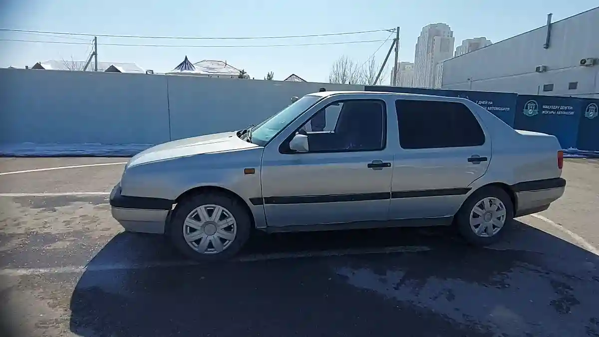 Volkswagen Vento 1993 года за 1 800 000 тг. в Шымкент