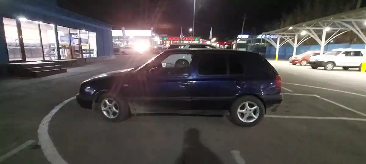 Volkswagen Golf 1993 года за 800 000 тг. в Алматы