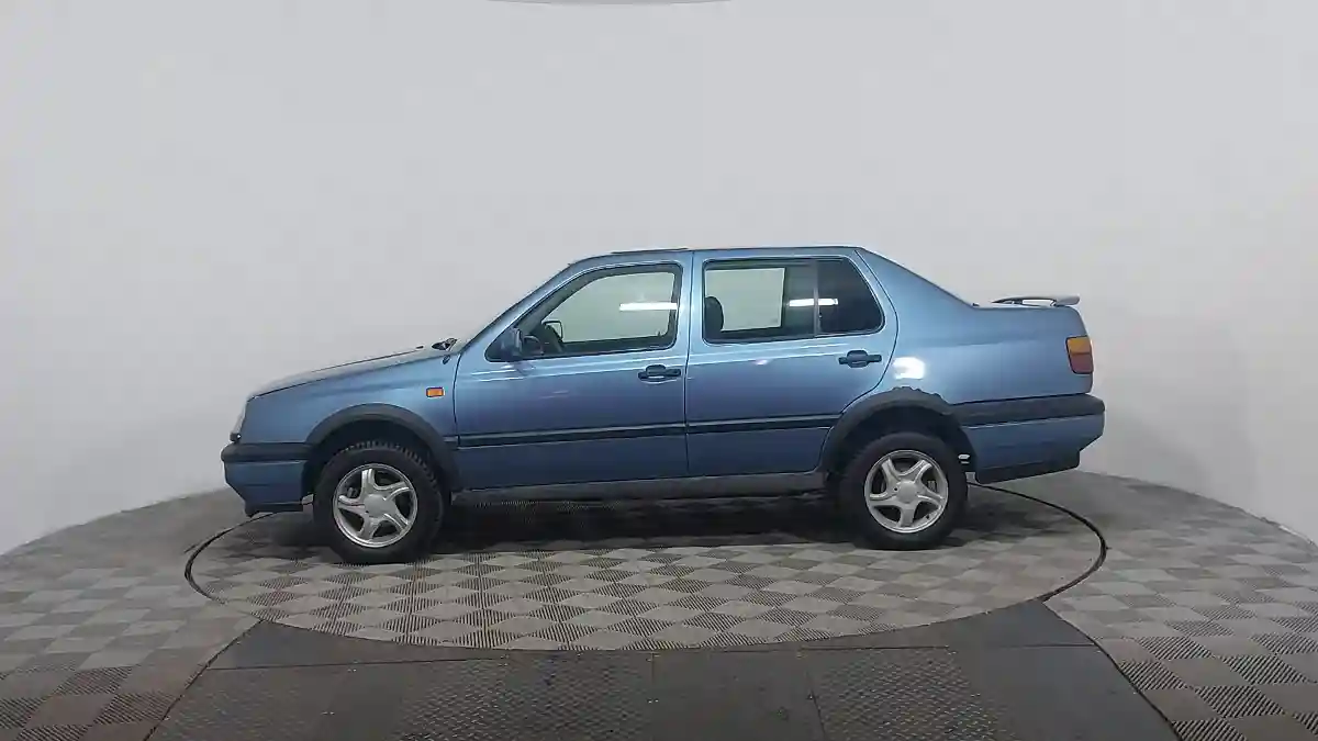 Volkswagen Vento 1994 года за 990 000 тг. в Астана