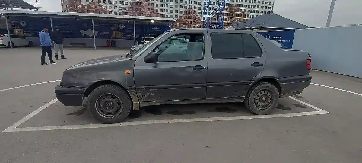 Volkswagen Vento 1993 года за 500 000 тг. в Шымкент