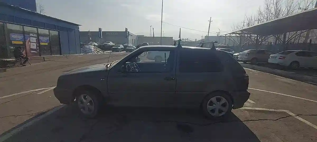 Volkswagen Golf 1994 года за 400 000 тг. в Алматы