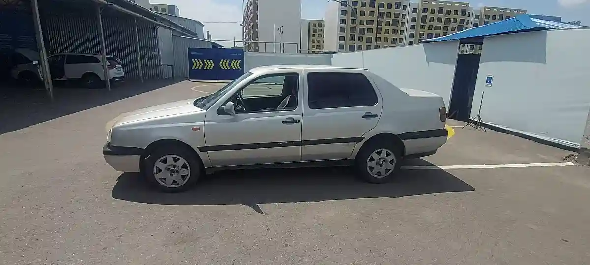 Volkswagen Vento 1994 года за 1 200 000 тг. в Алматы