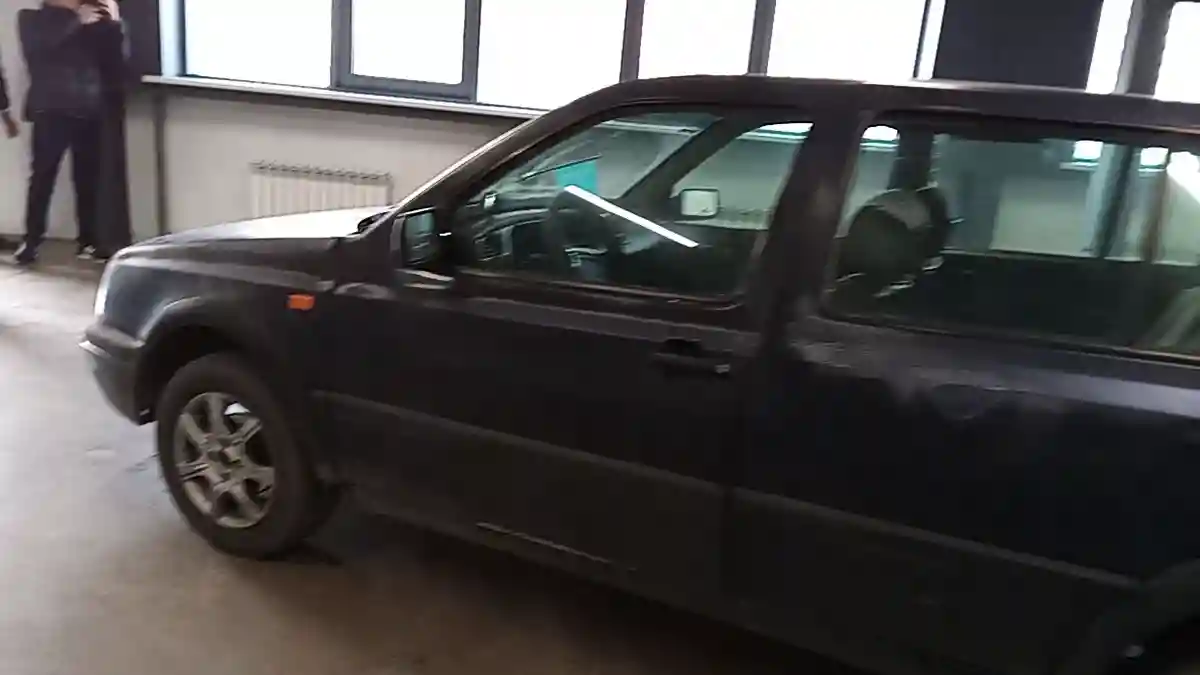 Volkswagen Golf 1994 года за 690 000 тг. в Астана