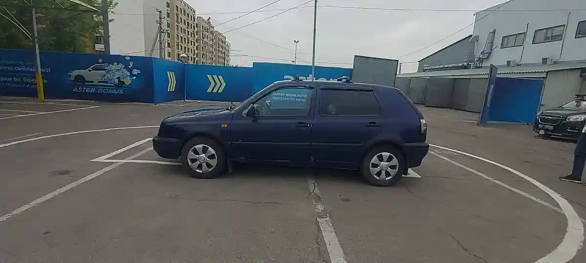 Volkswagen Golf 1994 года за 850 000 тг. в Алматы