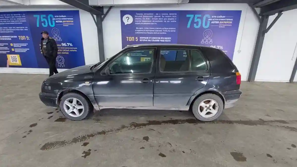 Volkswagen Golf 1995 года за 900 000 тг. в Астана