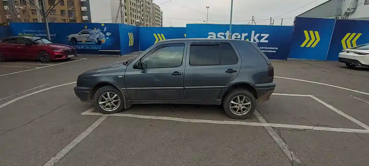 Volkswagen Golf 1996 года за 1 500 000 тг. в Алматы