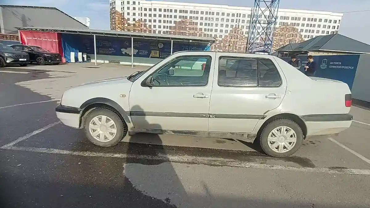 Volkswagen Vento 1996 года за 1 000 000 тг. в Шымкент