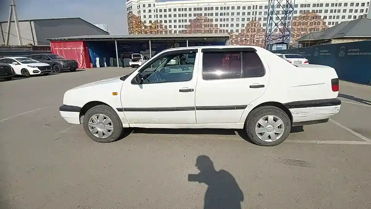 Volkswagen Vento 1996 года за 800 000 тг. в Шымкент