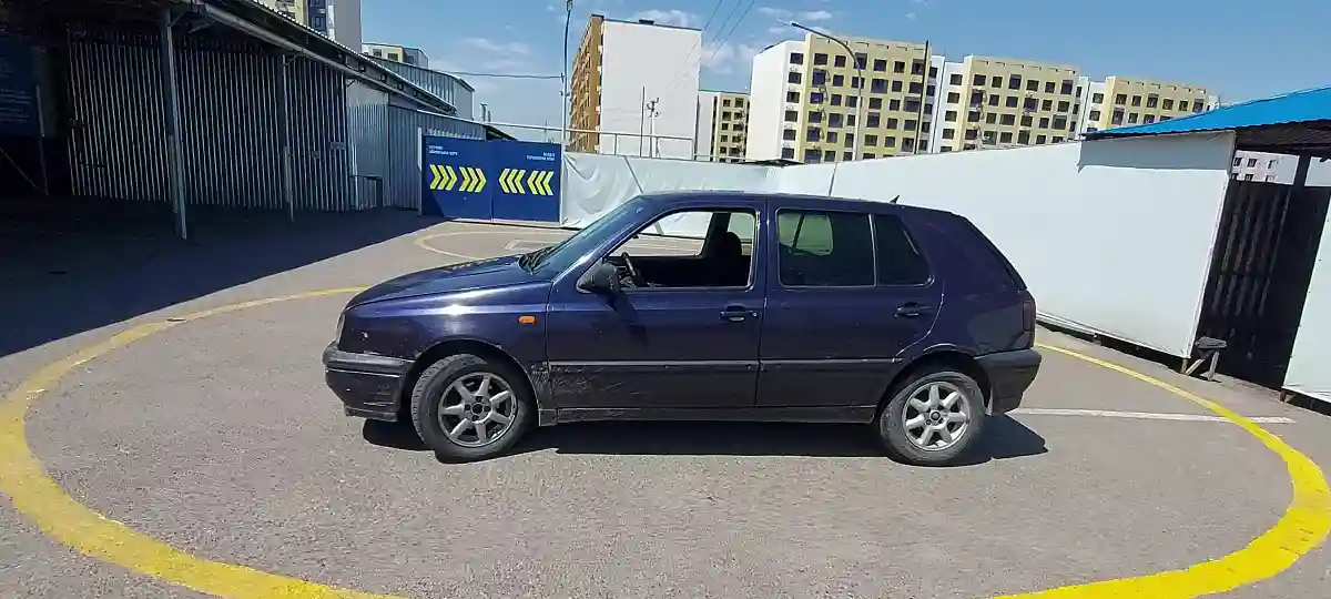 Volkswagen Golf 1997 года за 1 900 000 тг. в Алматы