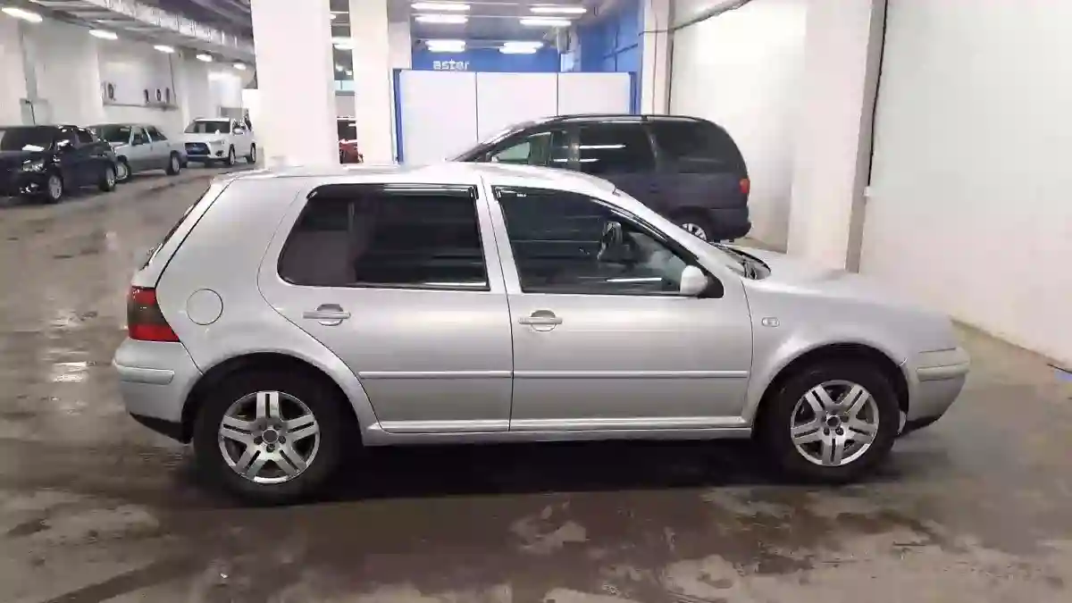 Volkswagen Golf 2000 года за 2 290 000 тг. в Астана