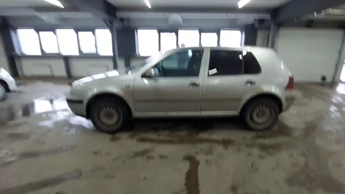 Volkswagen Golf 2000 года за 2 600 000 тг. в Астана