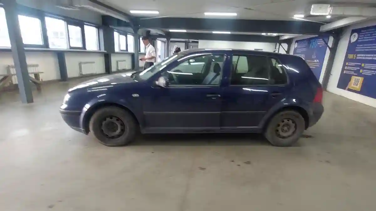 Volkswagen Golf 2001 года за 2 500 000 тг. в Астана