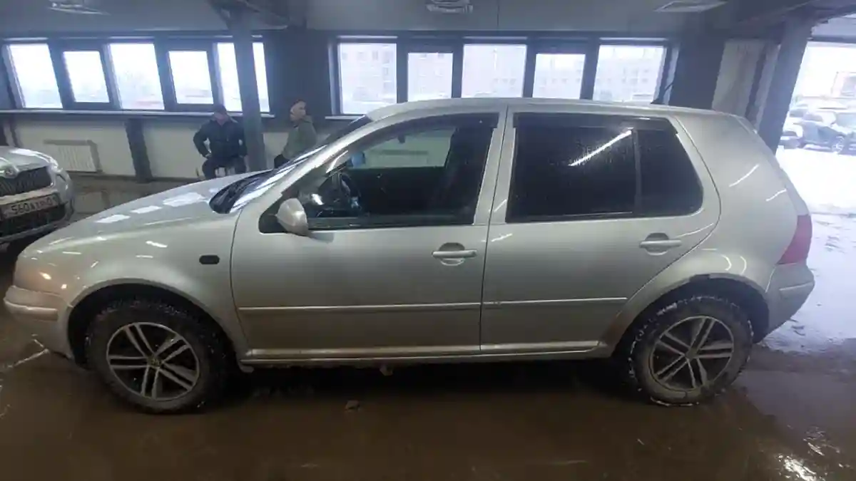 Volkswagen Golf 2002 года за 3 200 000 тг. в Астана