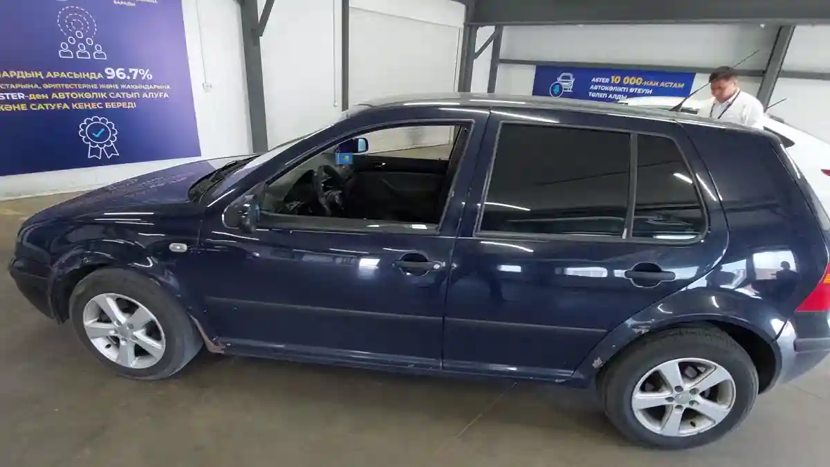 Volkswagen Golf 2001 года за 2 000 000 тг. в Астана