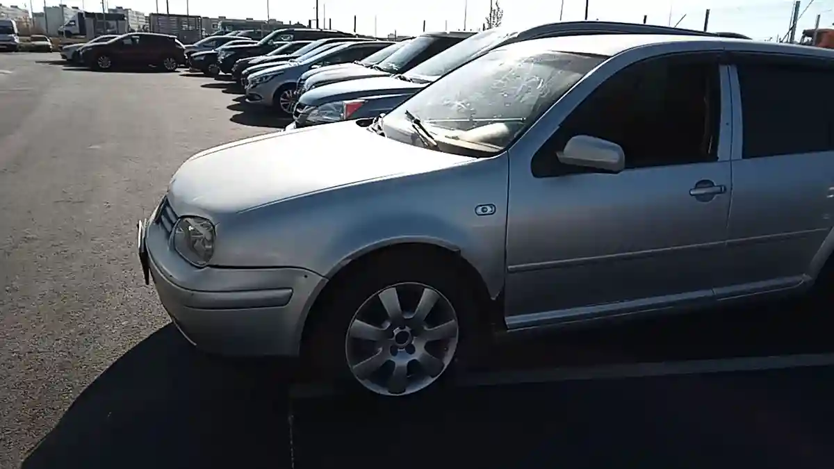 Volkswagen Golf 2003 года за 1 500 000 тг. в Астана