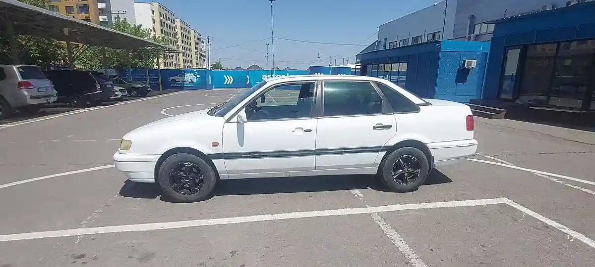 Volkswagen Passat 1994 года за 890 000 тг. в Алматы