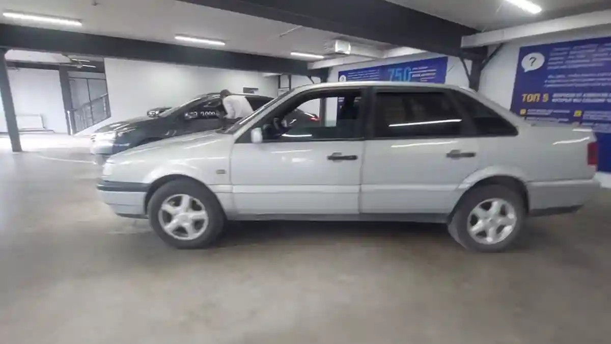 Volkswagen Passat 1995 года за 1 500 000 тг. в Астана