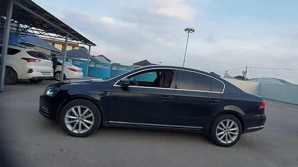 Volkswagen Passat 2011 года за 5 500 000 тг. в Шымкент