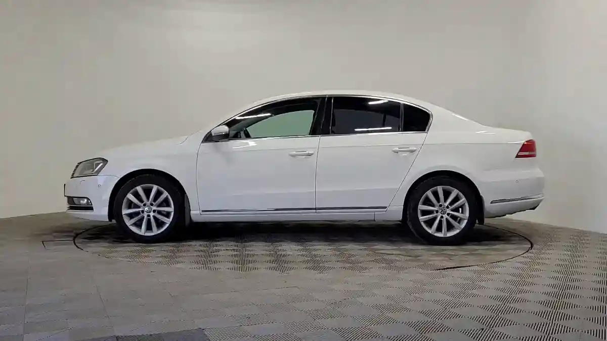 Volkswagen Passat 2014 года за 5 990 000 тг. в Алматы