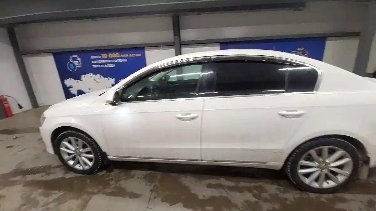 Volkswagen Passat 2014 года за 8 000 000 тг. в Астана