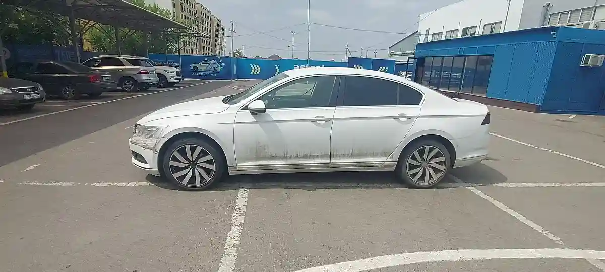 Volkswagen Passat 2017 года за 6 000 000 тг. в Алматы