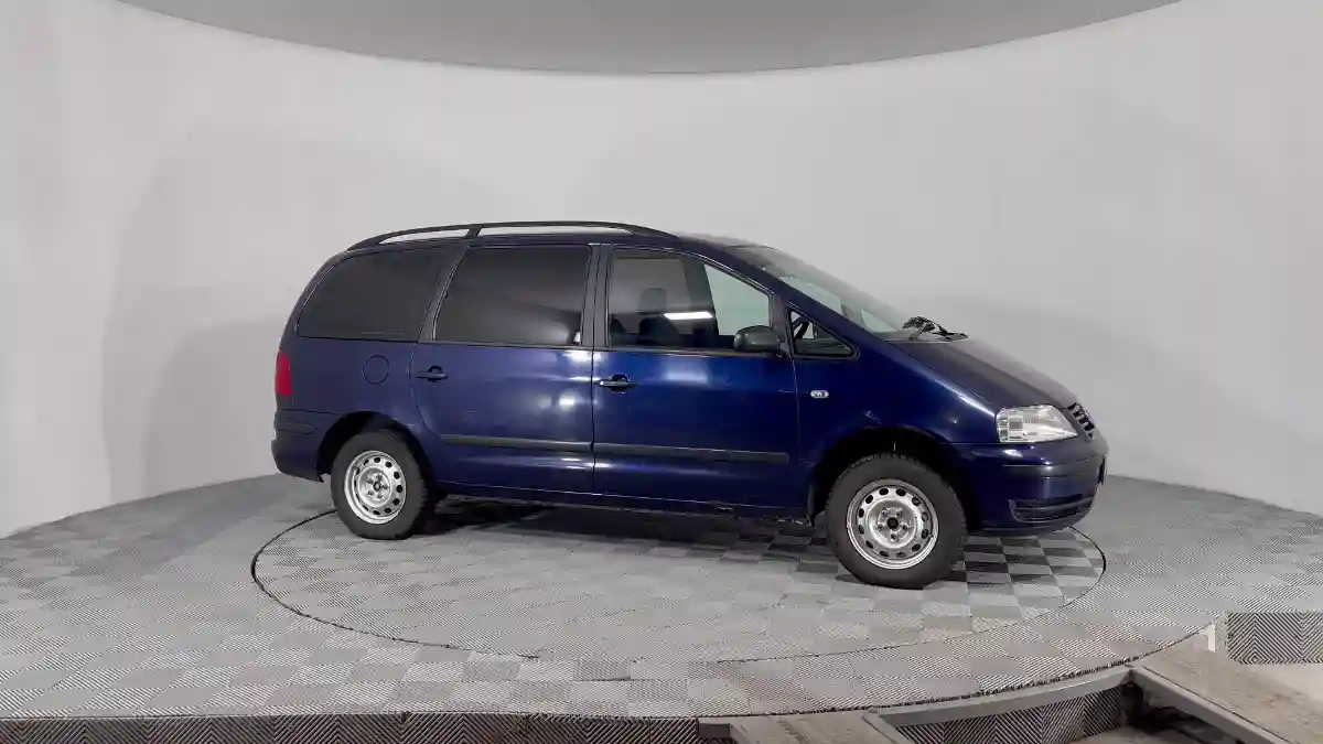 Volkswagen Sharan 2000 года за 3 500 000 тг. в Караганда