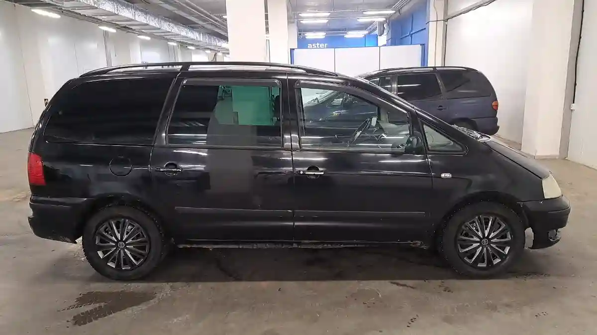 Volkswagen Sharan 2001 года за 2 590 000 тг. в Астана