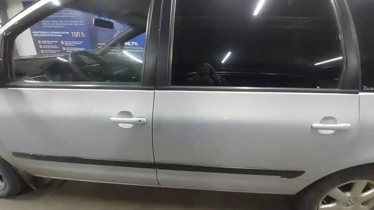 Volkswagen Sharan 2002 года за 2 500 000 тг. в Астана