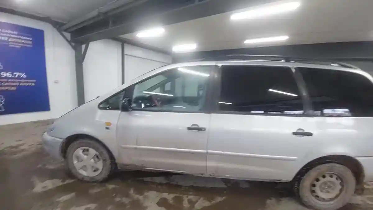 Volkswagen Sharan 1995 года за 1 190 000 тг. в Астана
