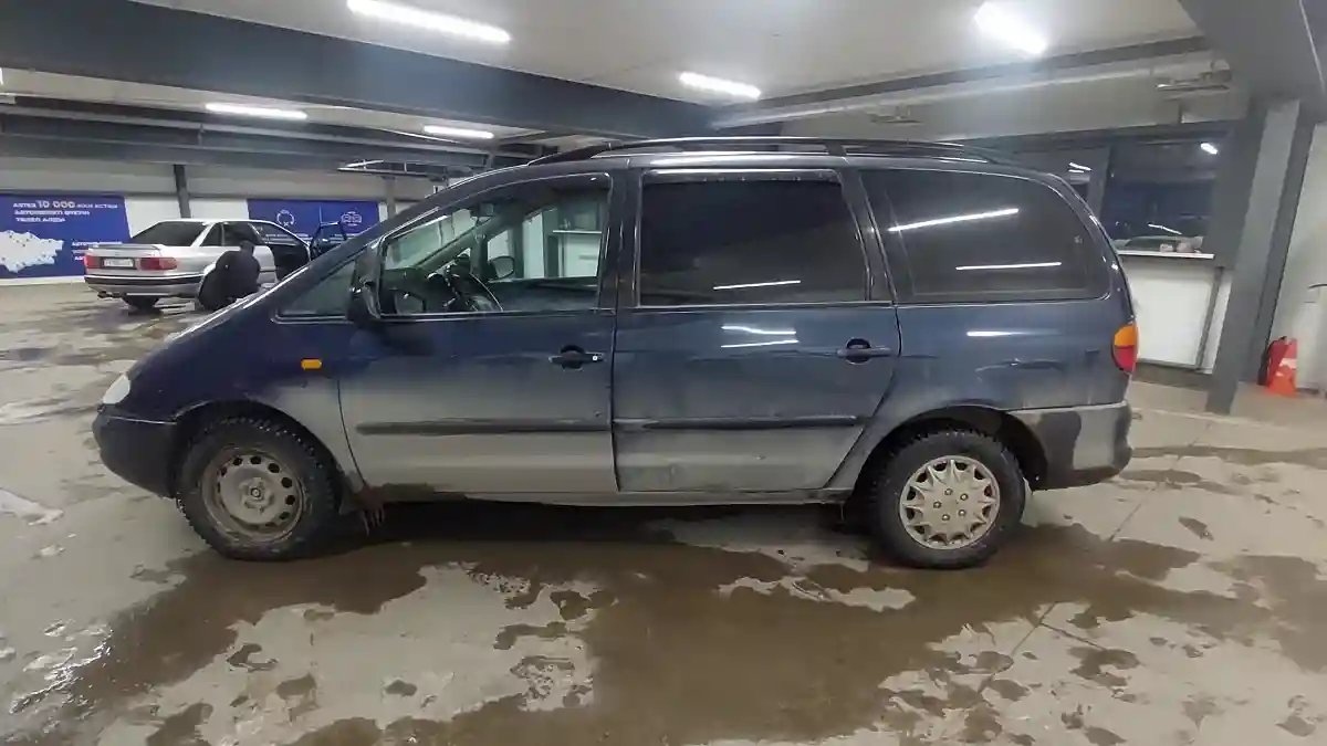 Volkswagen Sharan 1995 года за 2 700 000 тг. в Астана
