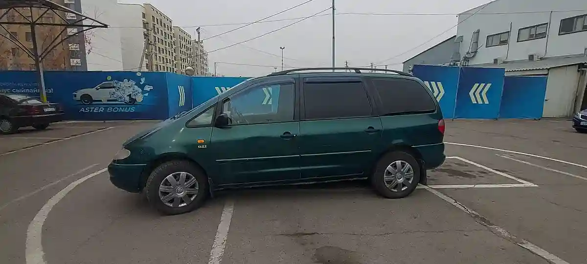 Volkswagen Sharan 1996 года за 2 100 000 тг. в Алматы