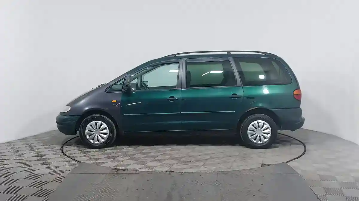 Volkswagen Sharan 1997 года за 990 000 тг. в Астана