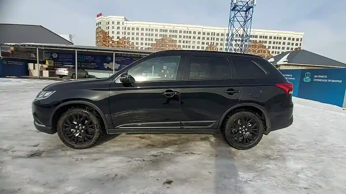 Mitsubishi Outlander 2021 года за 14 000 000 тг. в Шымкент