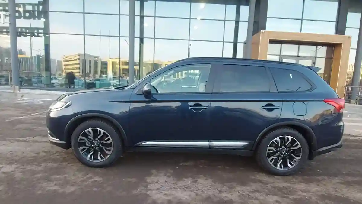 Mitsubishi Outlander 2021 года за 9 990 000 тг. в Астана