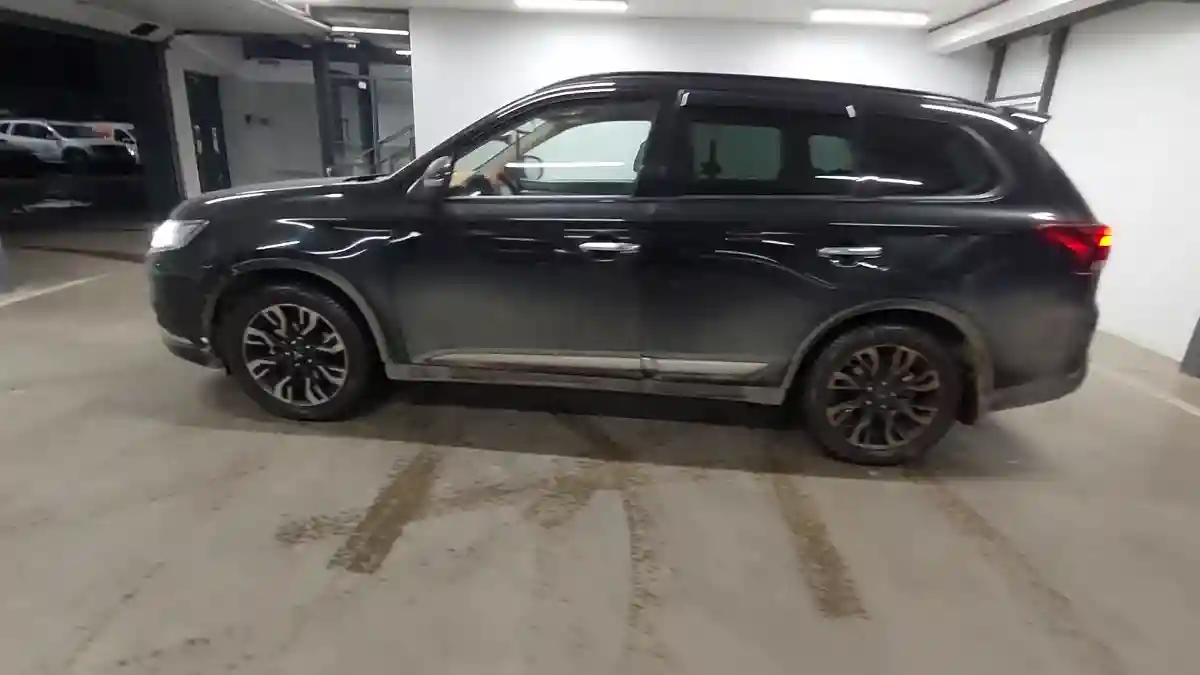 Mitsubishi Outlander 2021 года за 9 190 000 тг. в Астана