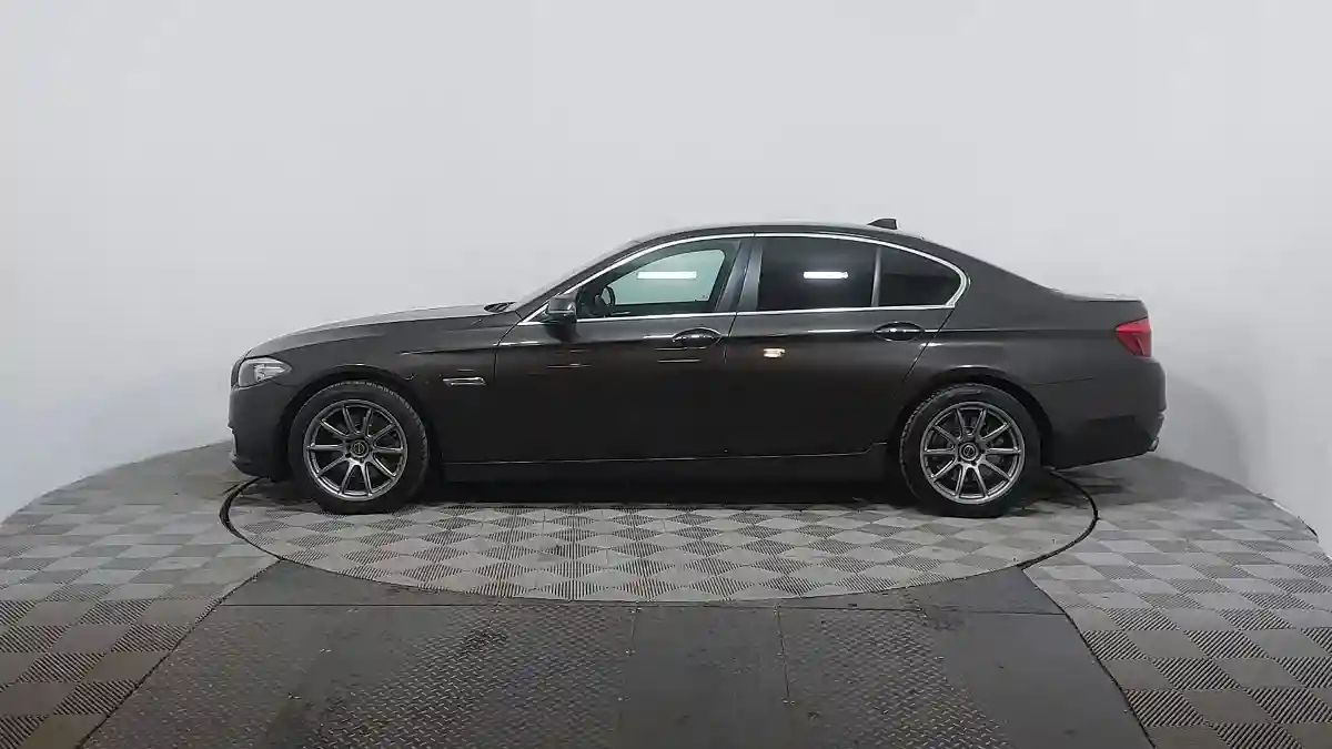 BMW 5 серии 2014 года за 10 990 000 тг. в Астана