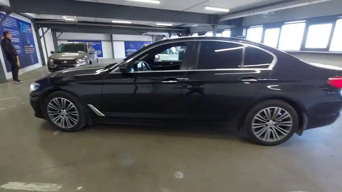 BMW 5 серии 2018 года за 15 890 000 тг. в Астана