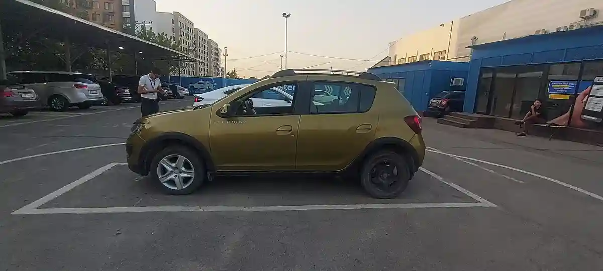 Renault Sandero 2017 года за 4 000 000 тг. в Алматы