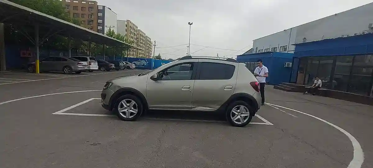 Renault Sandero 2017 года за 4 000 000 тг. в Алматы