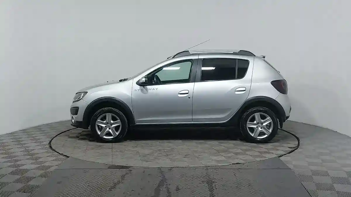Renault Sandero 2015 года за 3 950 000 тг. в Астана